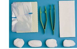Set per medicazione medium contenente pinza ad anelli, pinza anatomica, 4 tamponi, sacchetto di cart